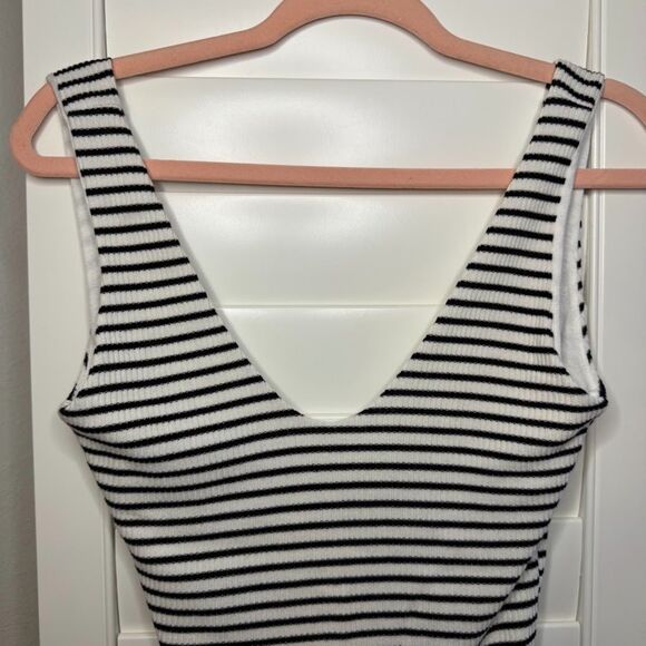 Lulu's Striped Ribbed Scoop Bodysuit in Black & Cream size Small - Picture 2 of 12